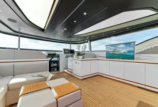 Thumbnail von Mangusta 	109 Yesenia