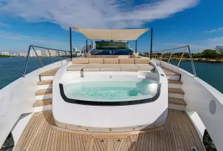 Thumbnail von Mangusta 	109 Yesenia