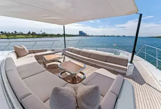 Thumbnail von Mangusta 	109 Yesenia