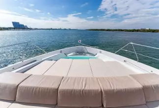 Thumbnail von Mangusta 	109 Yesenia