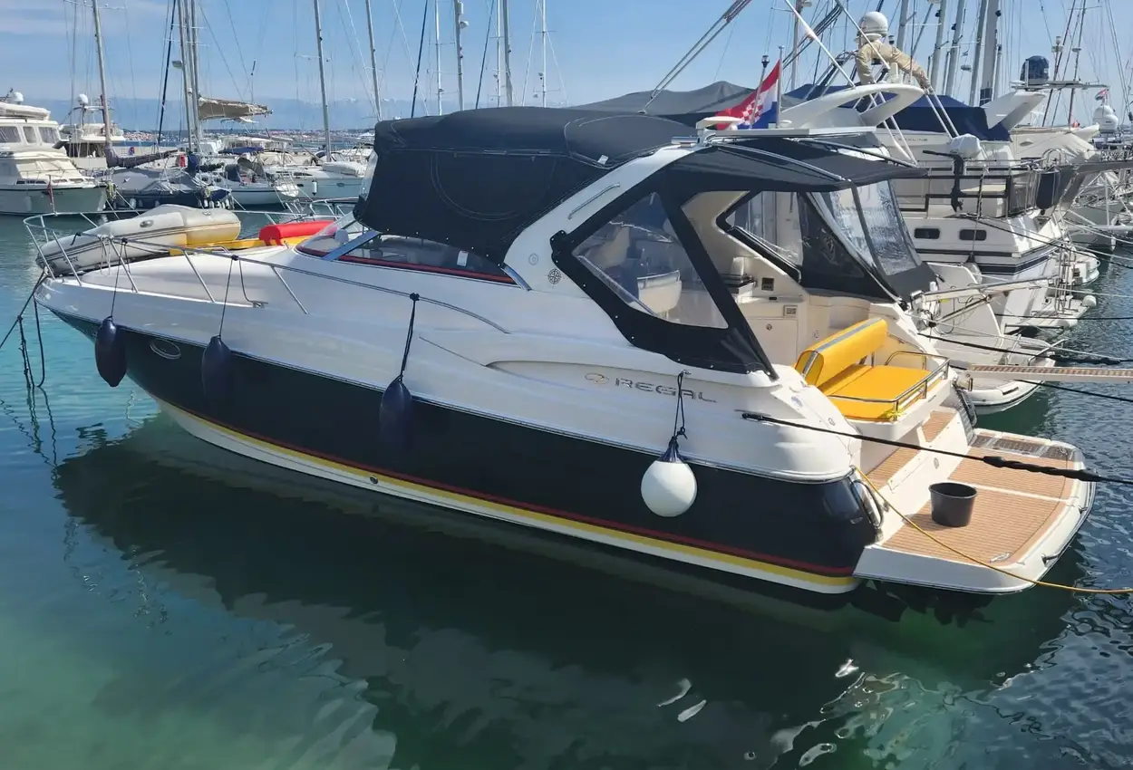 Regal 3760 Commodore