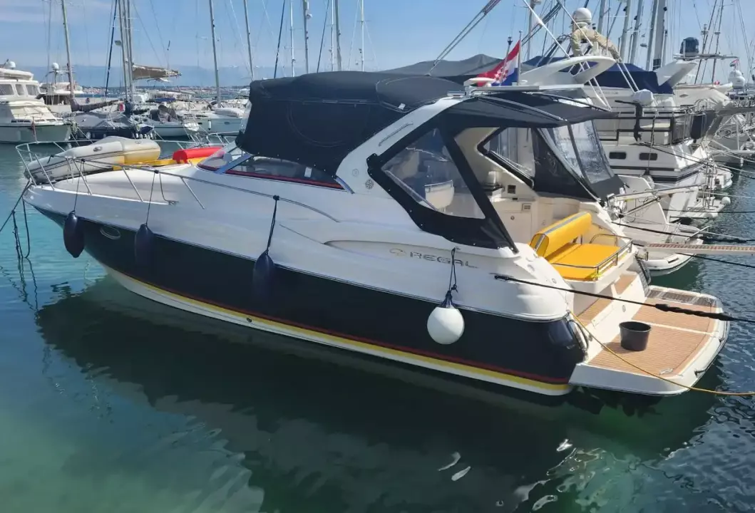 Regal 3760 Commodore