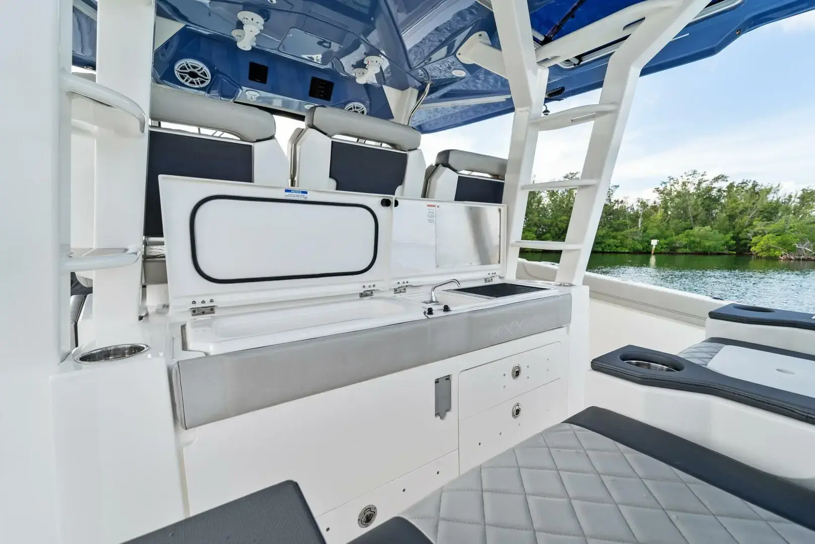 Thumbnail von Pursuit S 428 THISISIT