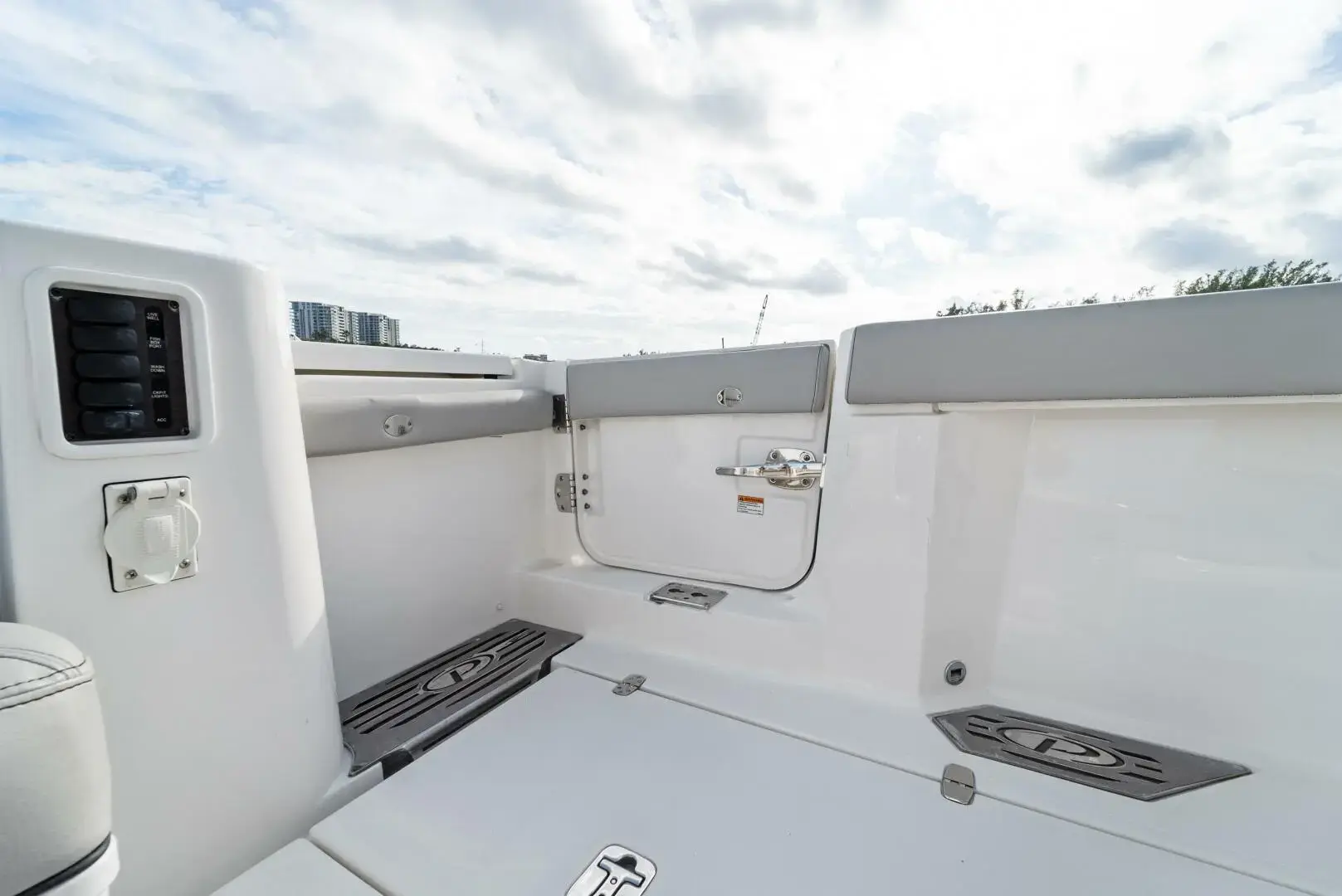 Thumbnail von Pursuit S 428 THISISIT