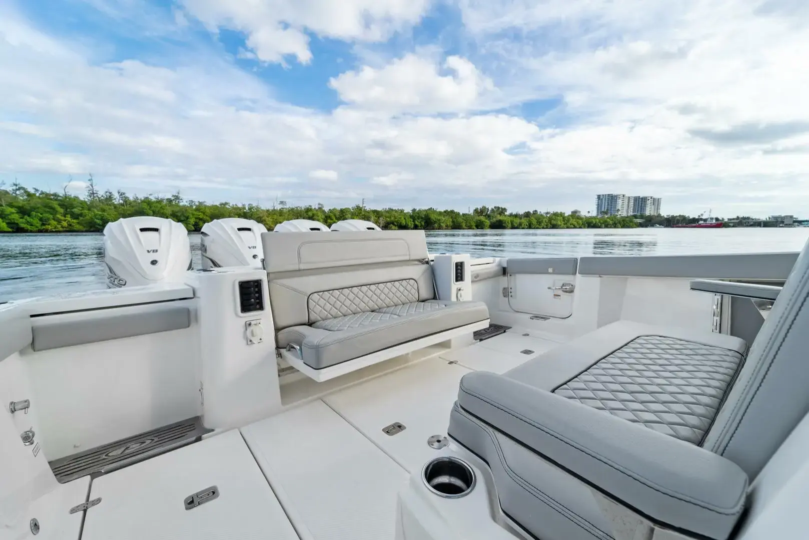 Thumbnail von Pursuit S 428 THISISIT