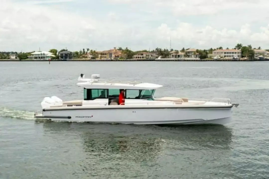 Axopar 37 XC Cross Cabin