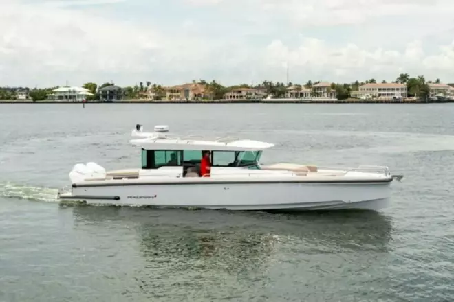 Axopar 37 XC Cross Cabin