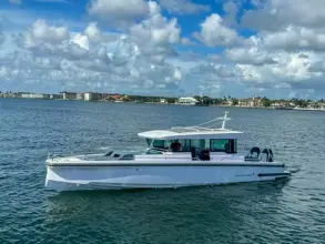 Axopar 37 XC Cross Cabin
