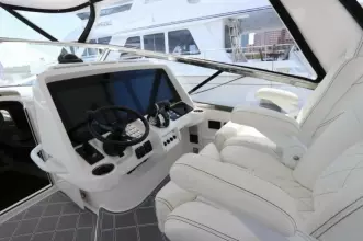 Thumbnail von Intrepid 475 Sport Yacht