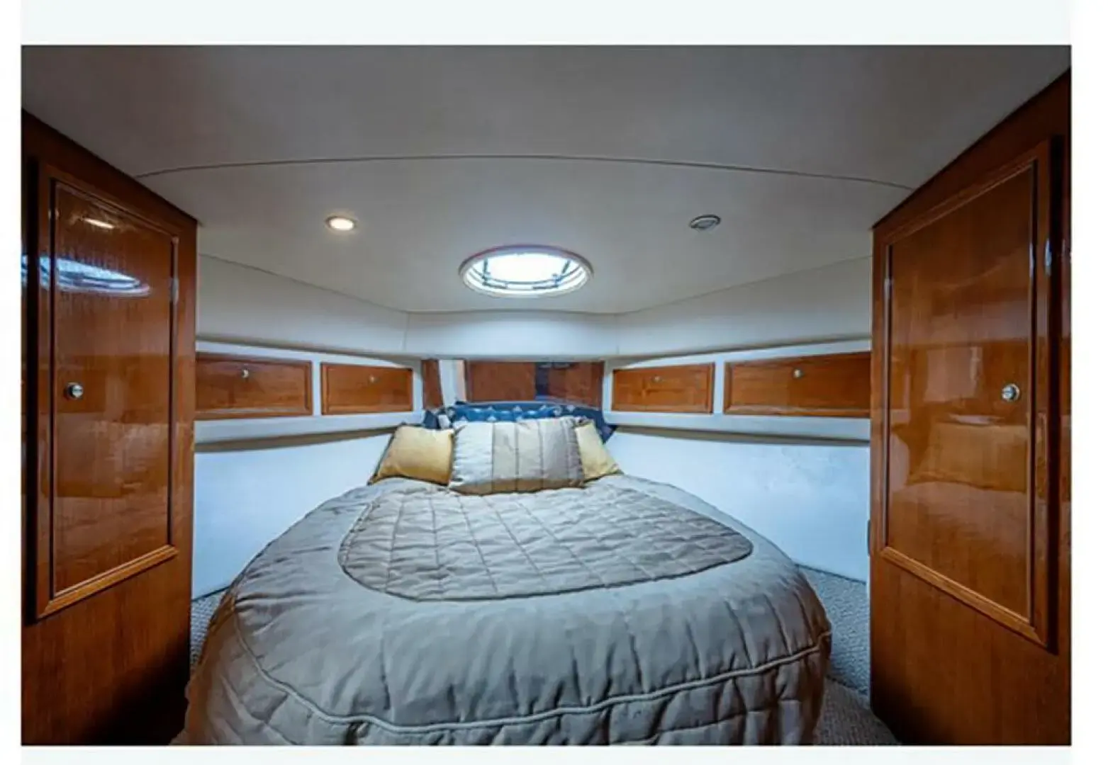 Thumbnail von Riviera 42 Flybridge