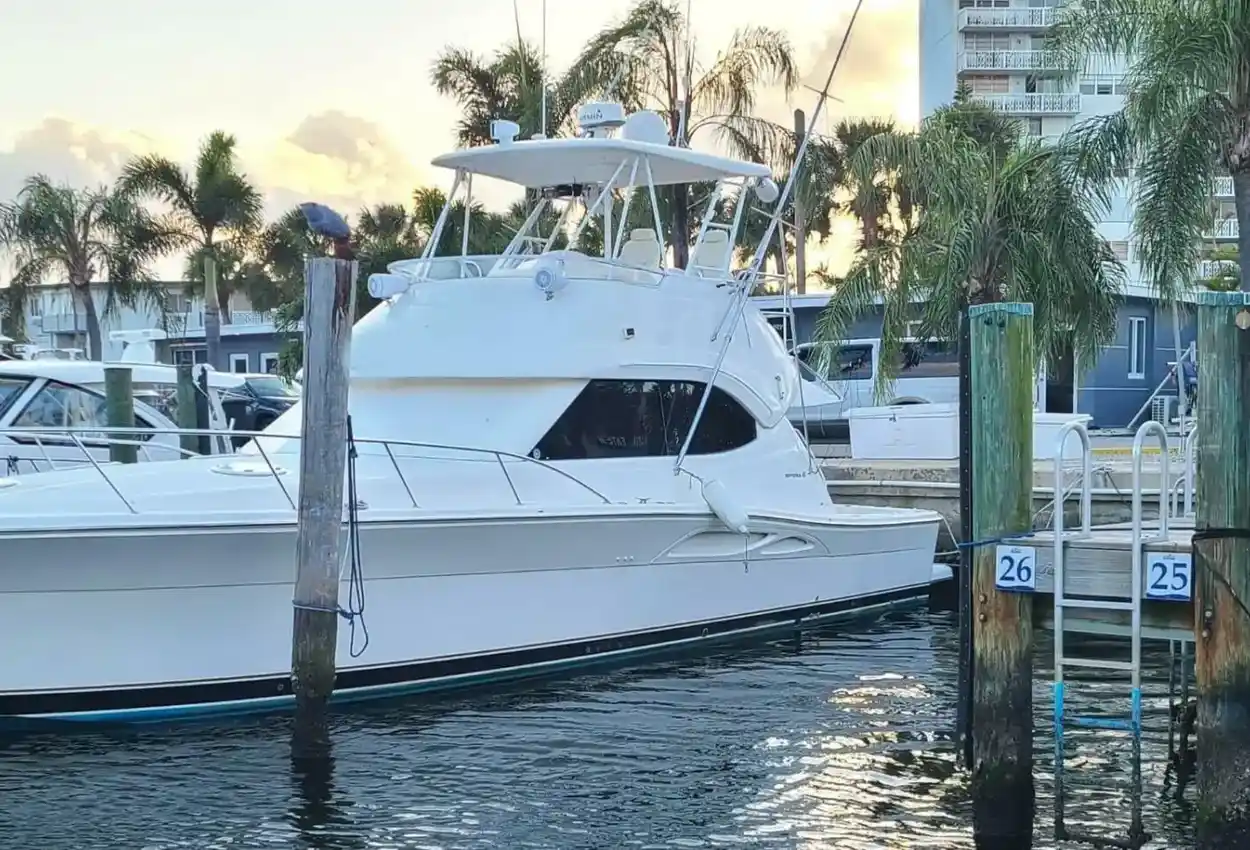 Thumbnail von Riviera 42 Flybridge