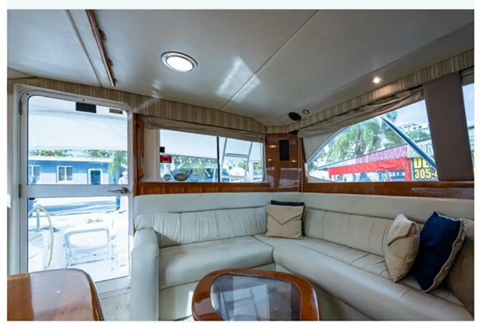 Thumbnail von Riviera 42 Flybridge