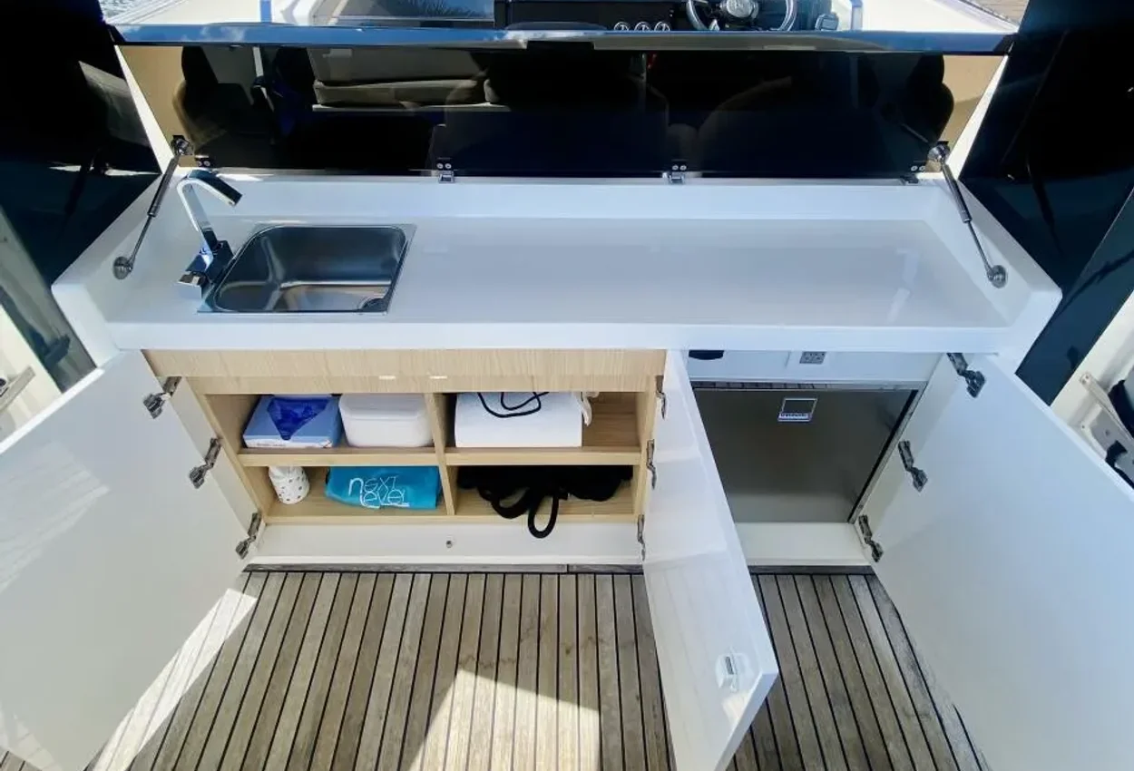 Thumbnail von Astondoa 377 Coupe