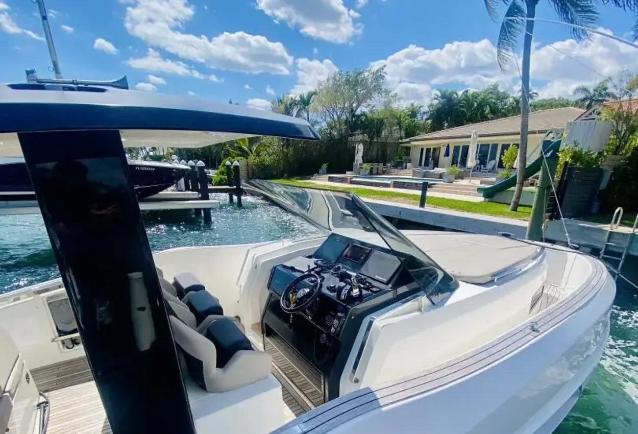 Thumbnail von Astondoa 377 Coupe