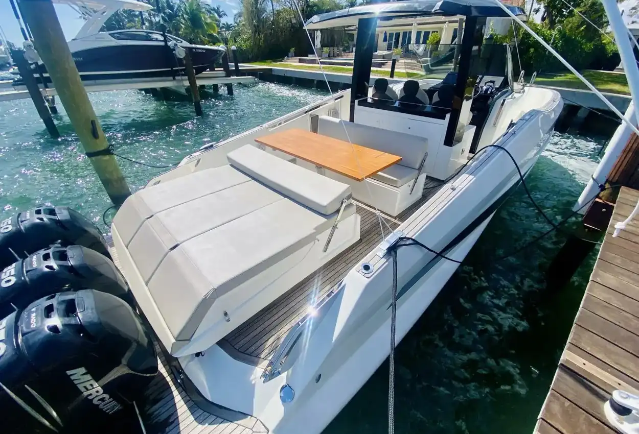 Thumbnail von Astondoa 377 Coupe