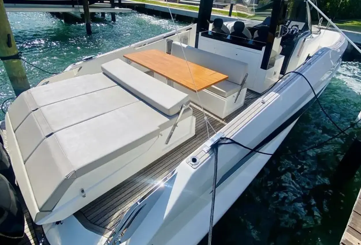 Thumbnail von Astondoa 377 Coupe