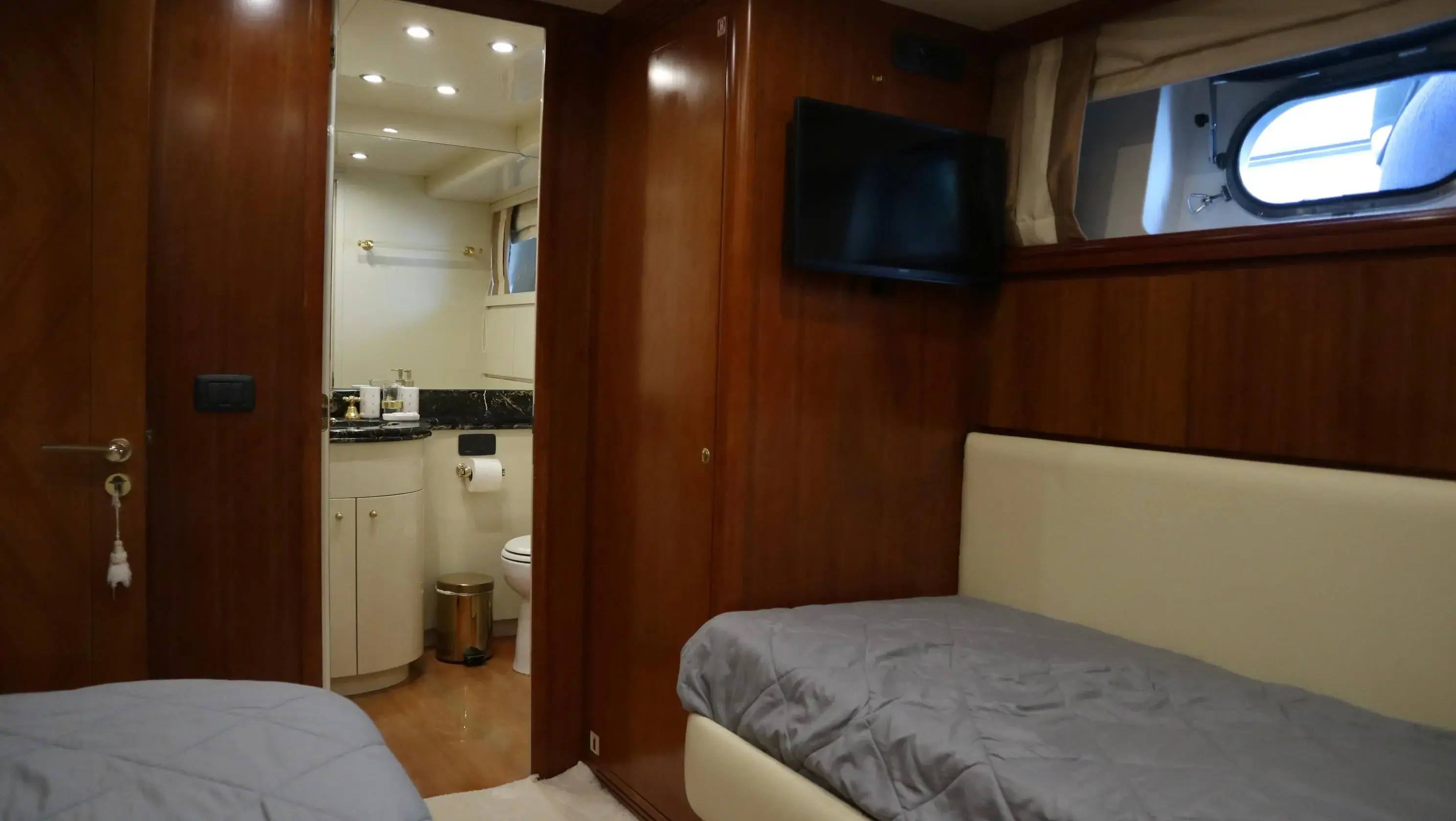 Thumbnail von Falcon 92 1593