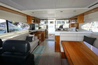 Thumbnail von Riviera 6000 Sport Yacht