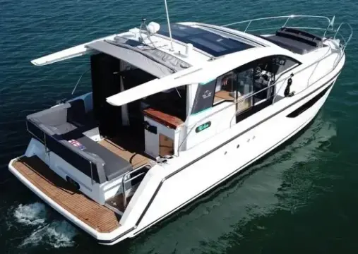 Sealine C330