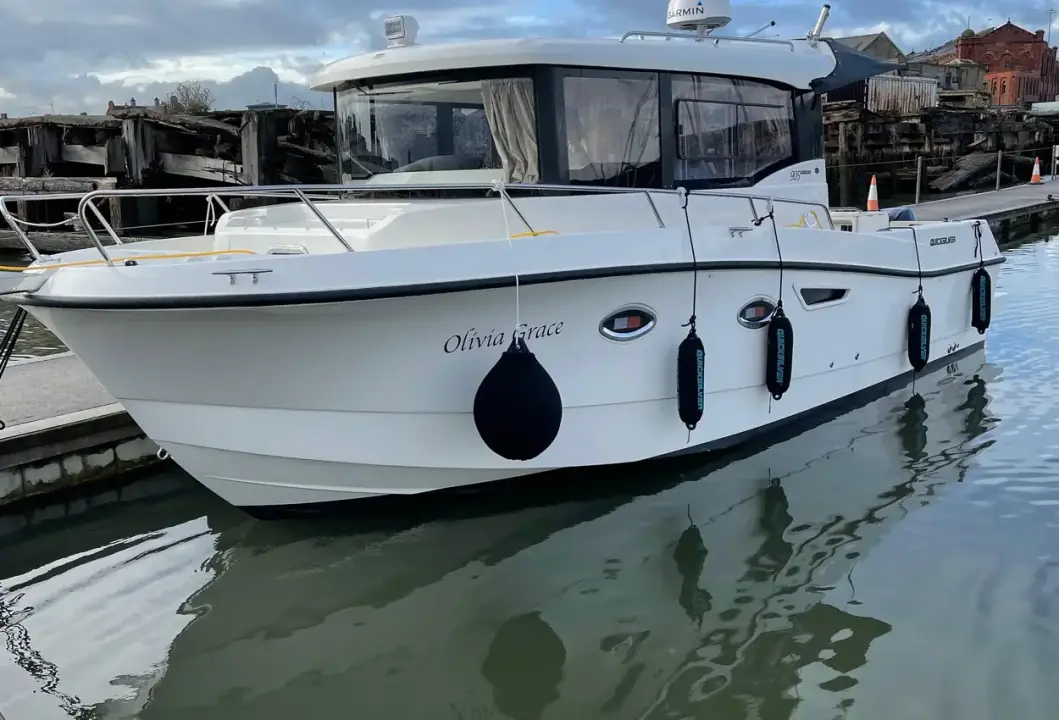 Quicksilver 905 Pilothouse