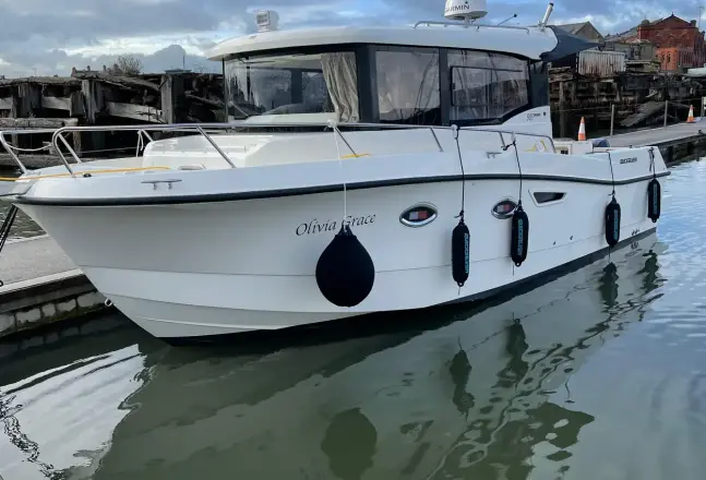 Quicksilver 905 Pilothouse