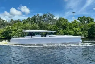 Axopar 45 XC Cross Cabin