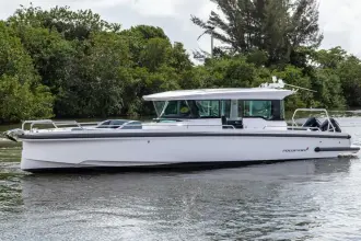 Axopar 37 XC Cross Cabin