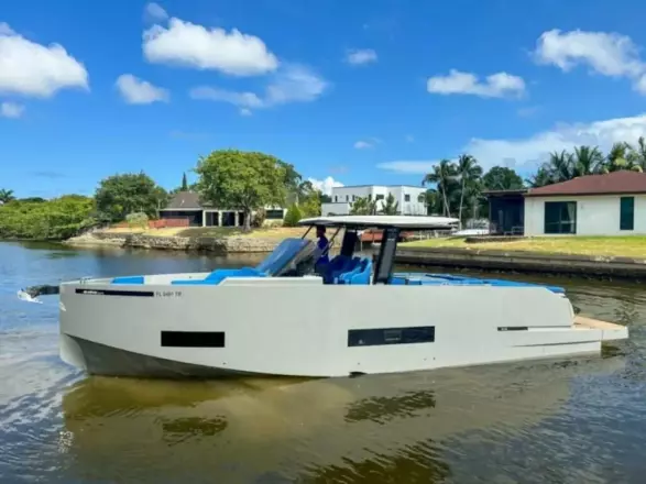 De Antonio Yachts D42 Open