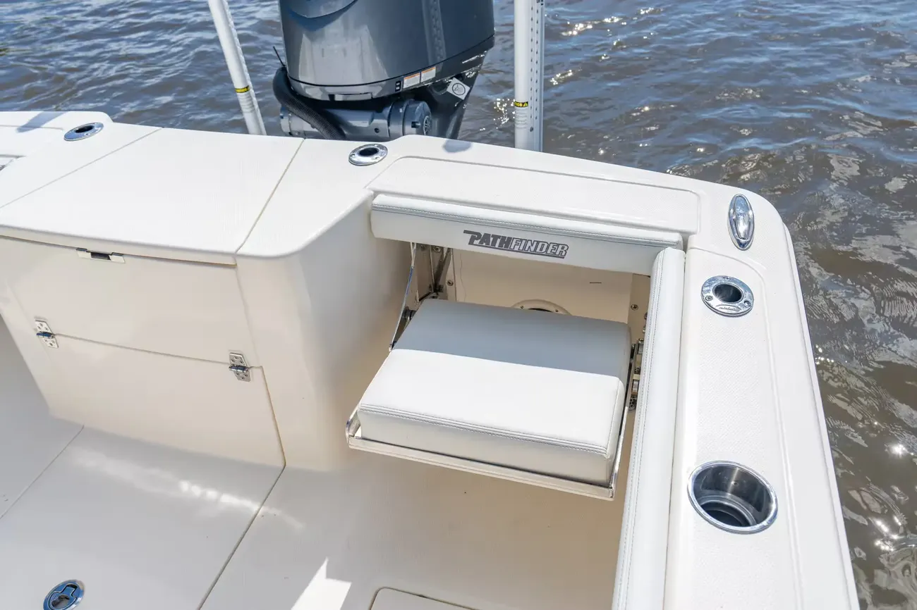 Thumbnail von Pathfinder 2400 Open