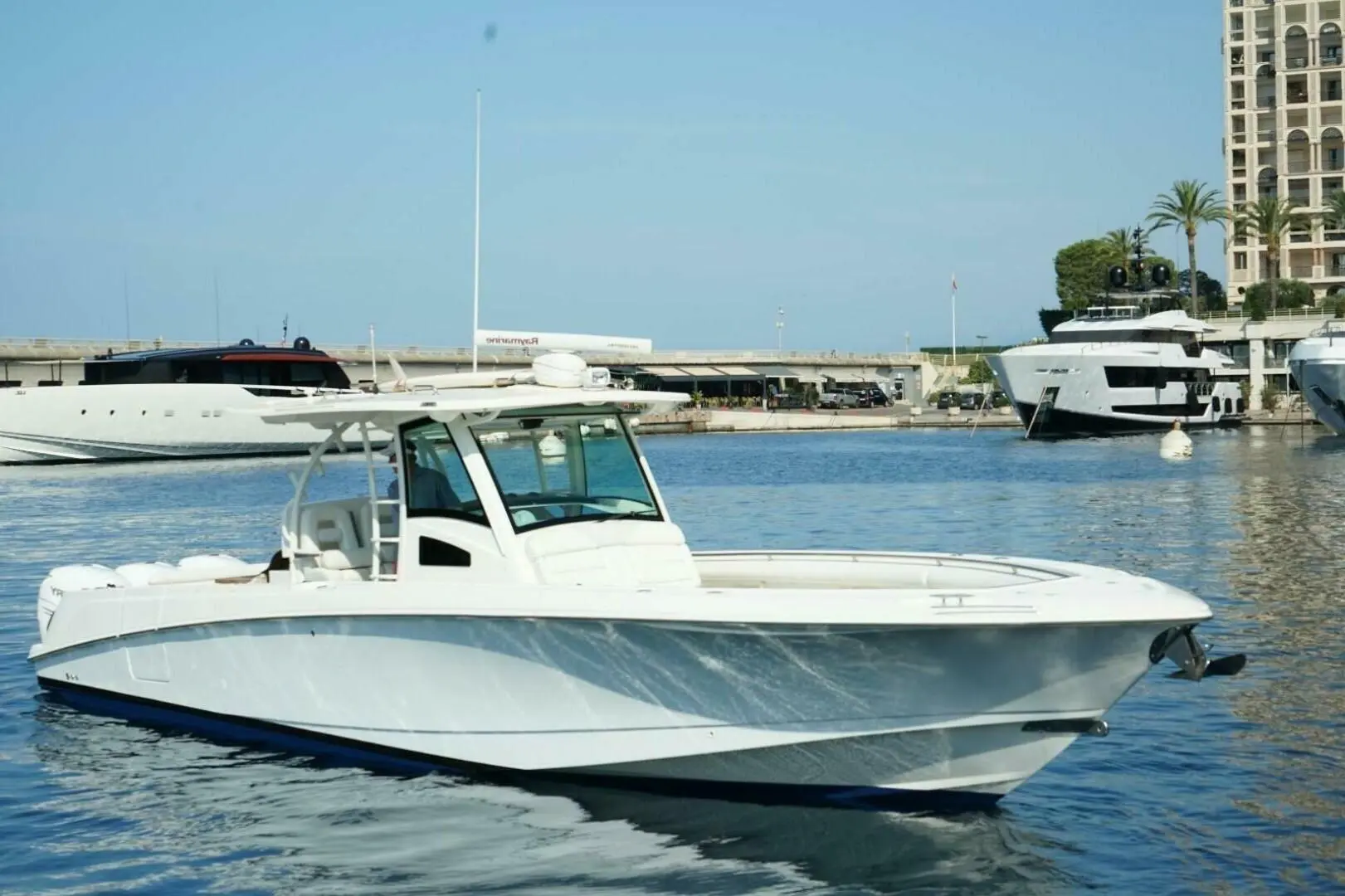 Boston Whaler 370 Outrage EXPLORER II
