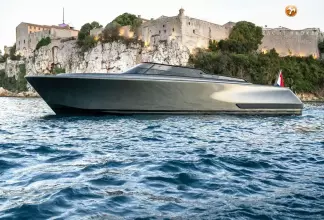 Thumbnail von Reborn 38 Bowrider