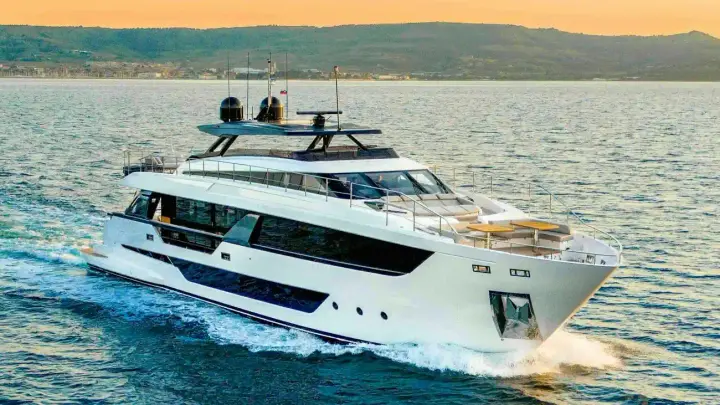 Ferretti Yachts 1000 ISOTTA