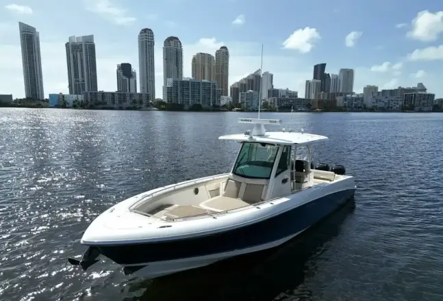 Boston Whaler 350 Outrage T/T HANNAH