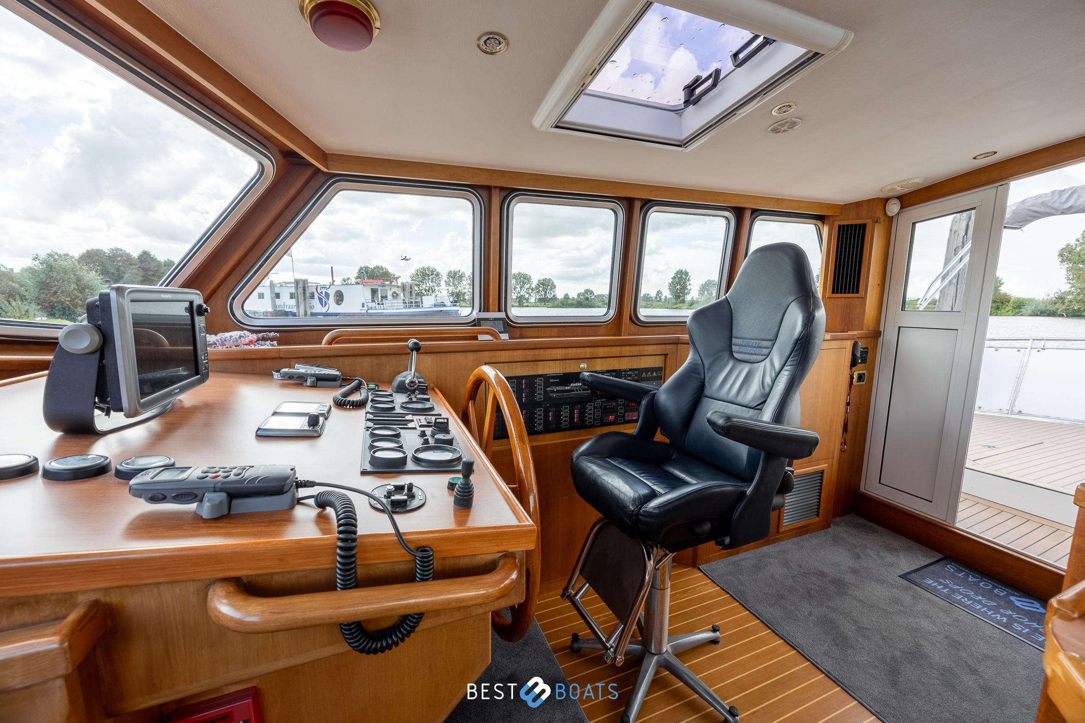 Thumbnail von Pilot 50