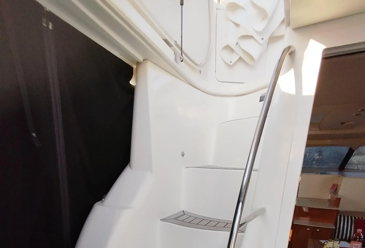 Thumbnail von Meridian 341 Sedan