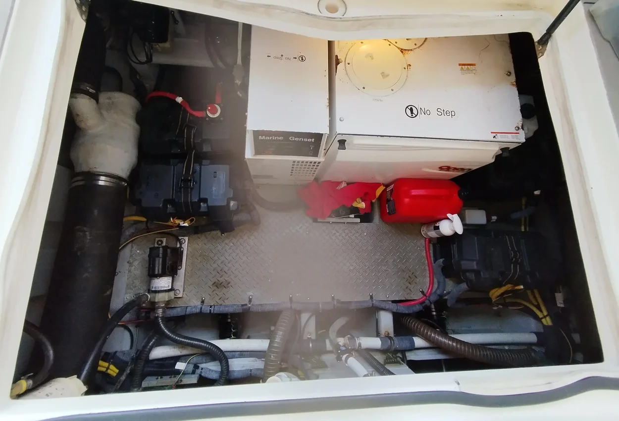 Thumbnail von Meridian 341 Sedan