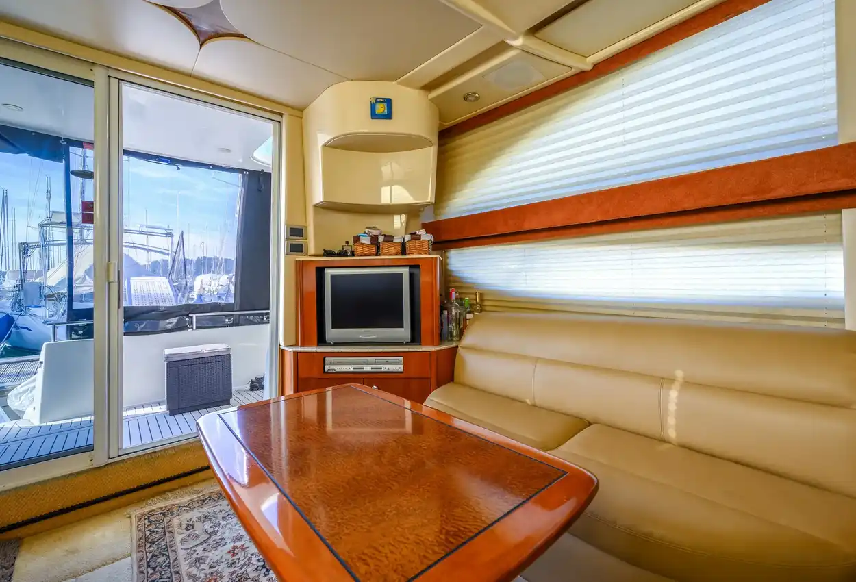 Thumbnail von Meridian 341 Sedan