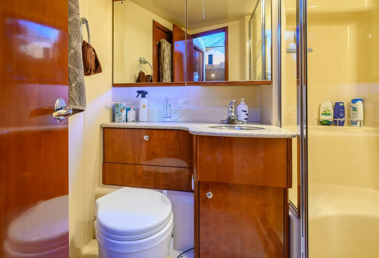 Thumbnail von Meridian 341 Sedan