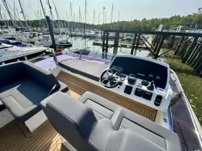 Thumbnail von Sealine F430 Raymarine navigation suite