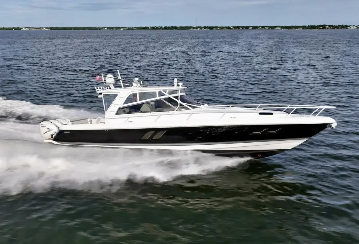 Intrepid 475 Sport Yacht