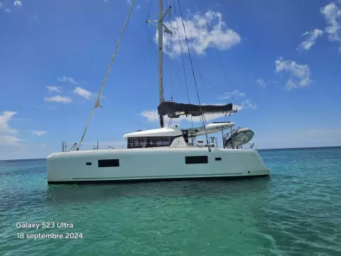 Lagoon 42 HOA