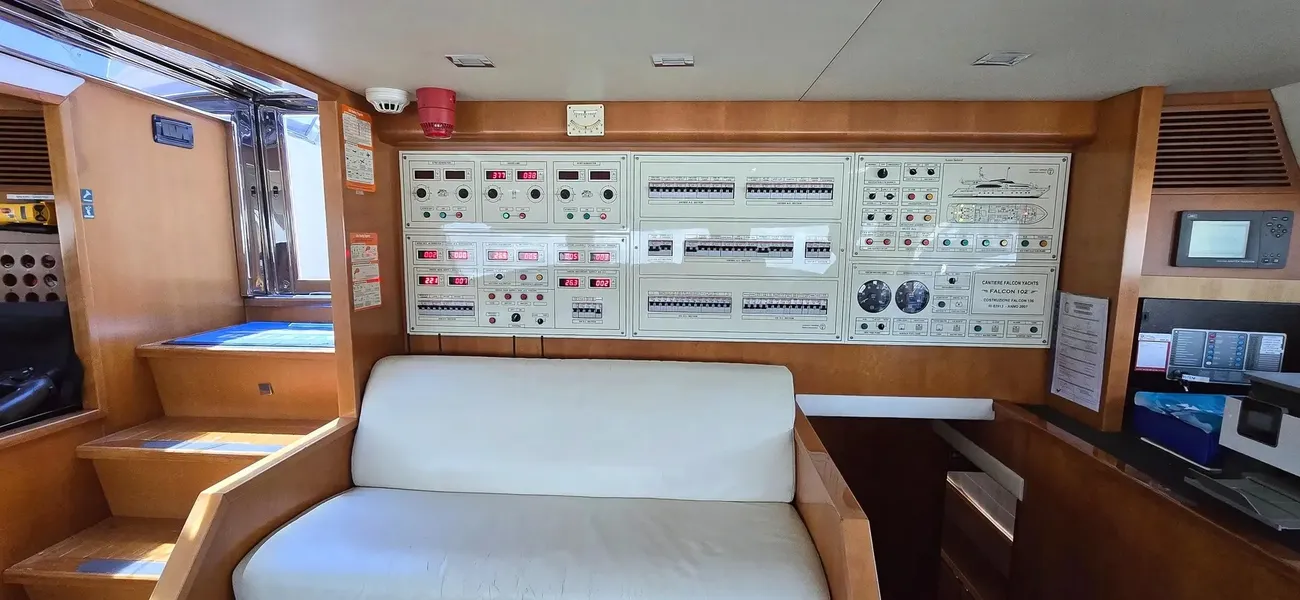 Thumbnail von Falcon 102