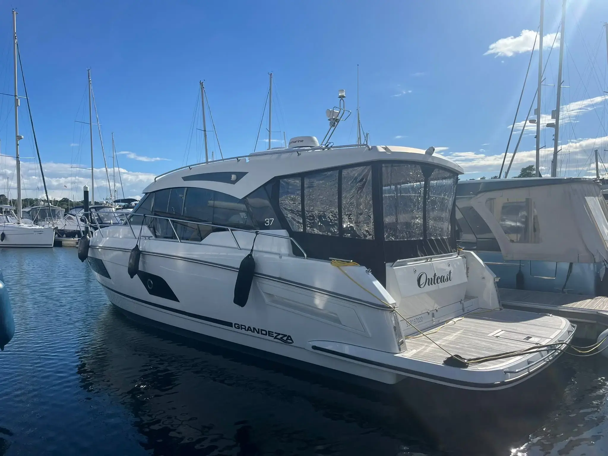 Grandezza 37 CA Outcast