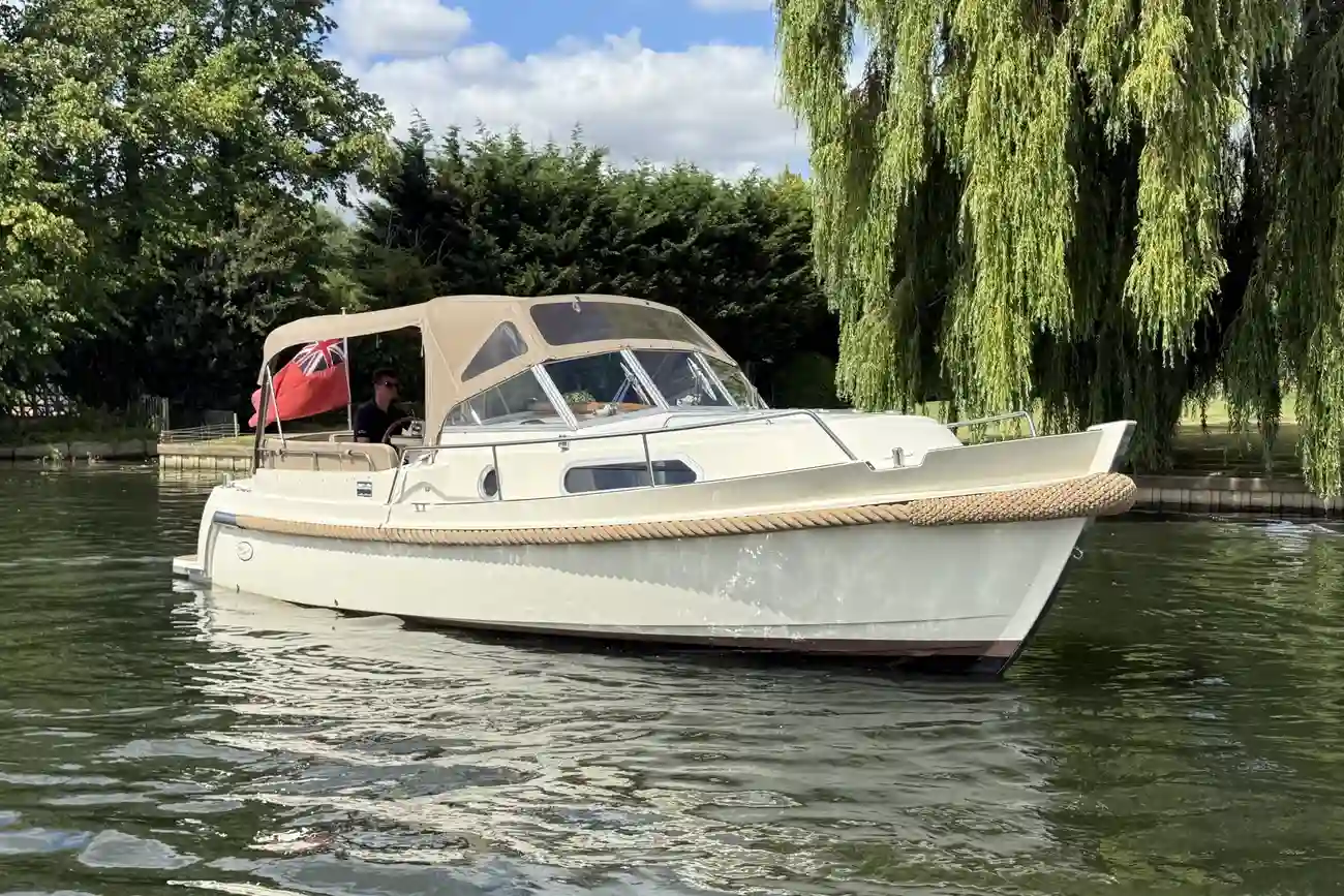 Intercruiser 28 Cabrio Pearl Swan