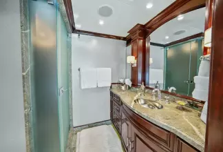 Thumbnail von Trinity Yachts Tri-Deck NICOLE EVELYN