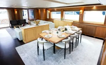 Thumbnail von Palmer Johnson Raised Pilot House INVICTUS