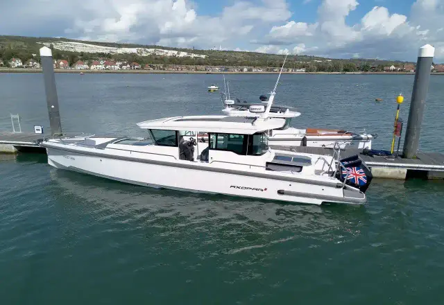 Axopar 37 XC Cross Cabin VIOLET ANN