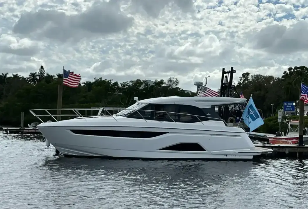Bavaria R40 Coupe STOCK BOAT