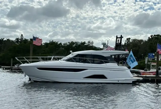 Bavaria R40 Coupe STOCK BOAT