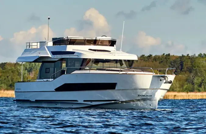 Delphia 12 Flylounge